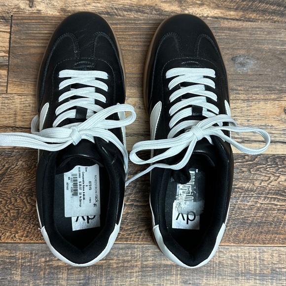 DV by Dolce Vita Voyage sneaker in the black and white colorway with a gum sole - Picture 5 of 8
